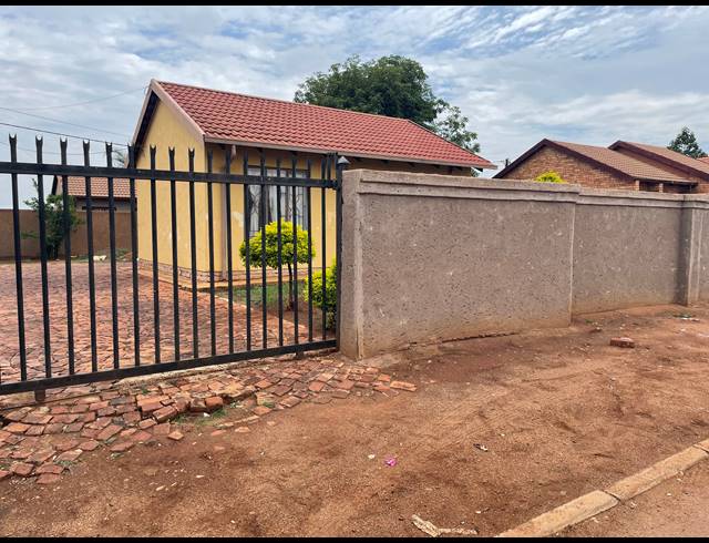 2 BEDROOM FREESTANDING FOR SALE IN GA-RANKUWA UNIT 9